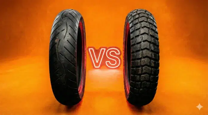 Comparatif visuel Pneu route Metzeler Tourance Next 2 à gauche contre pneu trail Michelin Anakee Adventure à droite, avec un néon VS rouge sur fond orange.